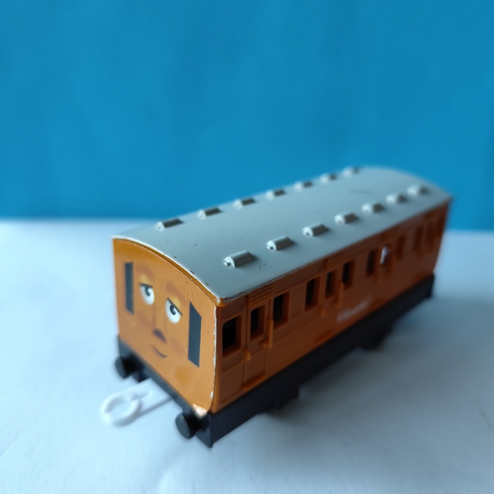 Thomas & Friends Trackmaster Train Tank Engine - Clarabel Coach Car - TOMY 2002